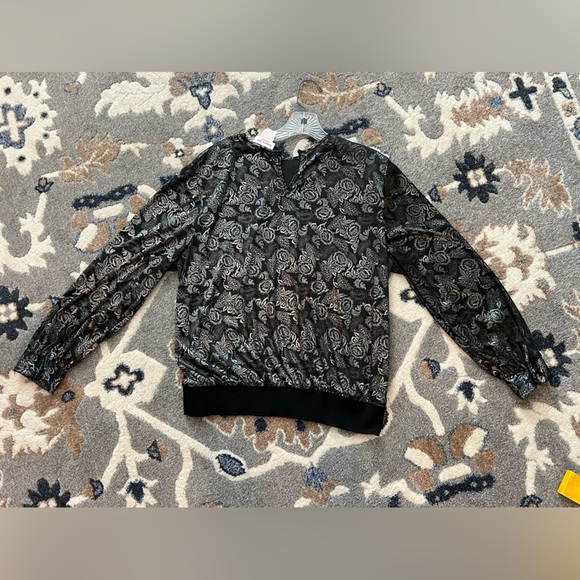 Vintage - 80s - Black and White Floral Blouse - Picture 2 of 6